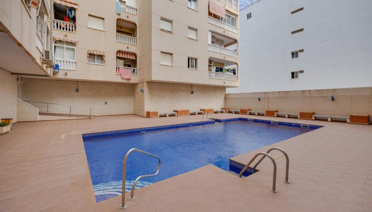 Resale - Apartment - Torrevieja - Acequion