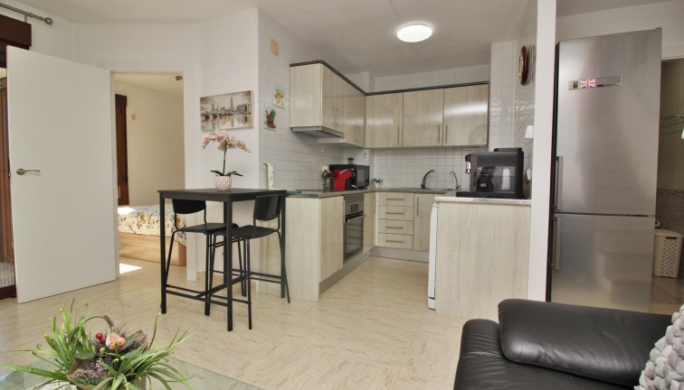 Resale - Apartment - Villamartín