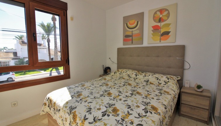 Resale - Apartment - Villamartín