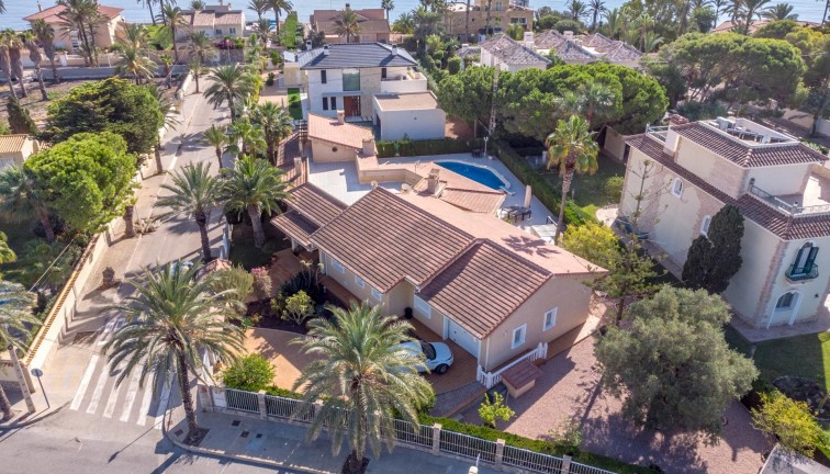 Resale - Chalet - Cabo Roig - MUY CERCA DE LA PLAYA