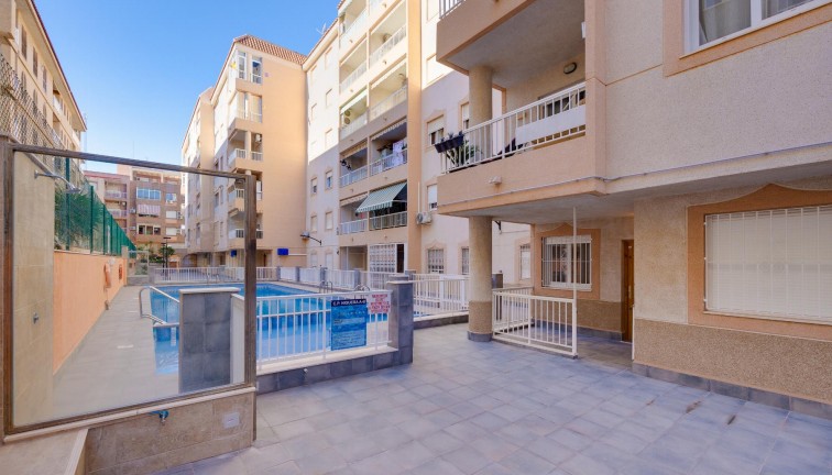 Resale - Apartment - Torrevieja - Acequion