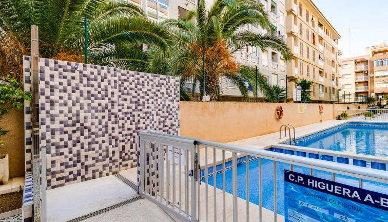 Resale - Apartment - Torrevieja - Acequion