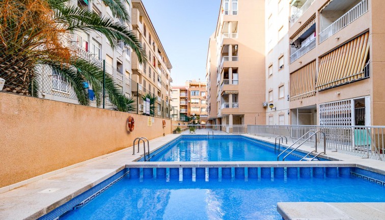 Resale - Apartment - Torrevieja - Acequion