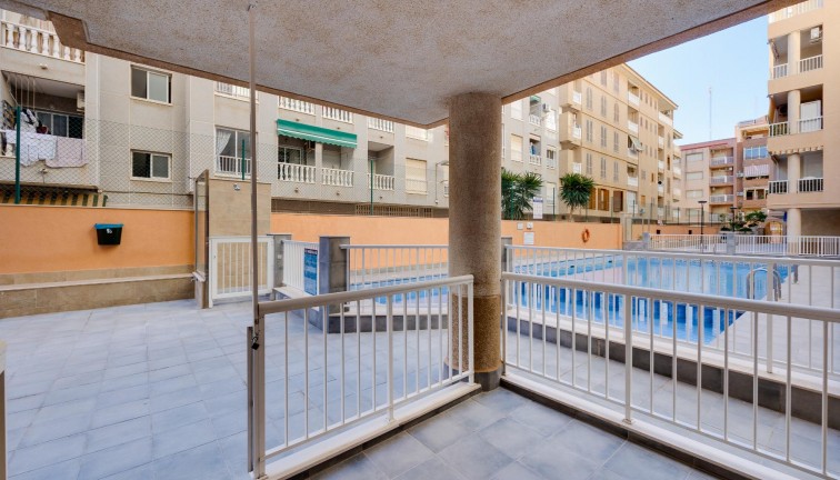 Resale - Apartment - Torrevieja - Acequion