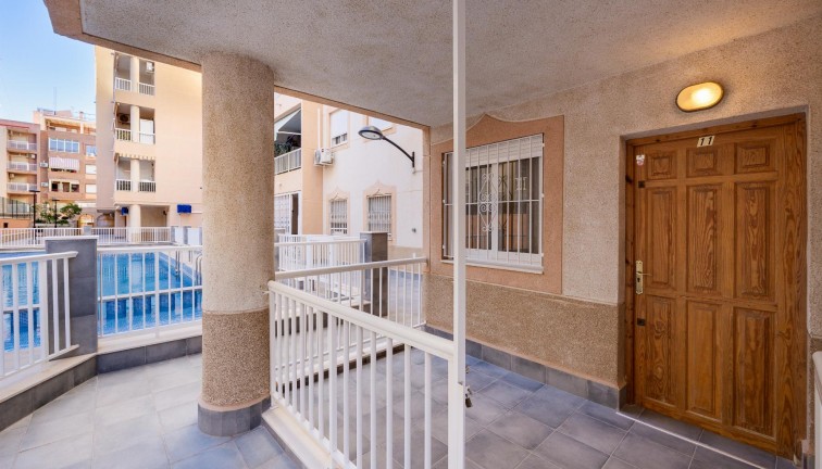 Resale - Apartment - Torrevieja - Acequion