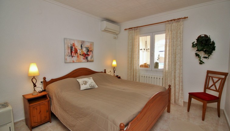 Resale - Chalet - Torrevieja - La Siesta