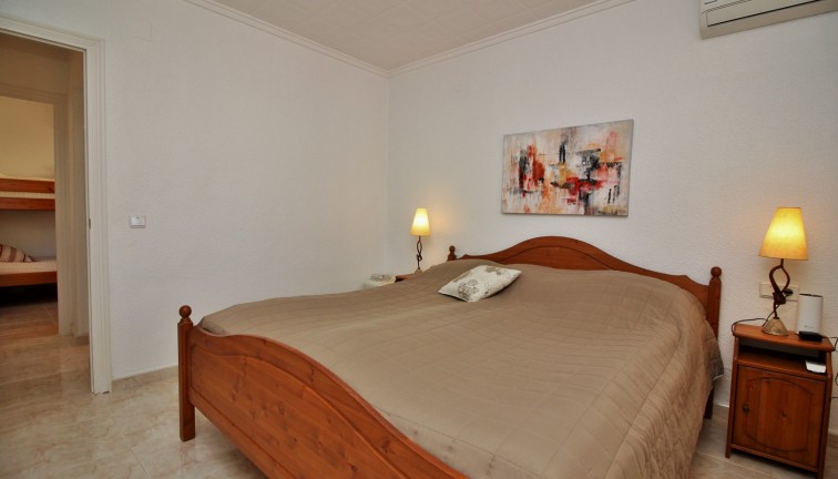 Resale - Chalet - Torrevieja - La Siesta