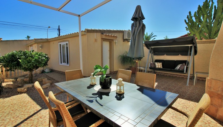 Resale - Chalet - Torrevieja - La Siesta