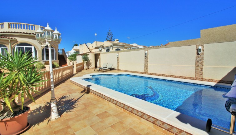 Resale - Chalet - Torrevieja - La Siesta