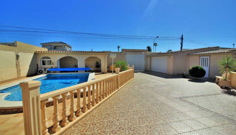 Resale - Chalet - Torrevieja - La Siesta