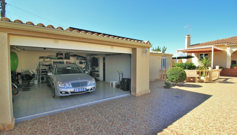 Resale - Chalet - Torrevieja - La Siesta