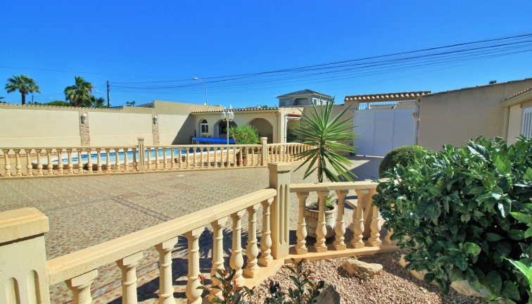 Resale - Chalet - Torrevieja - La Siesta