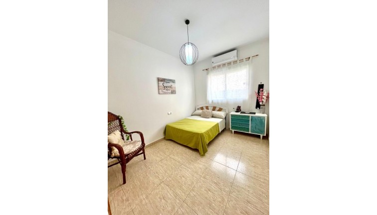 Resale - Apartment - Ground Floor Apartment - Torrevieja - Playa de los Locos