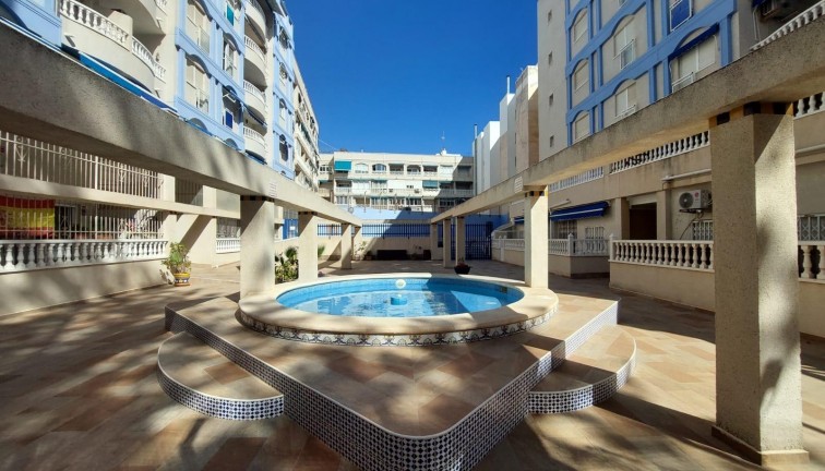 Resale - Apartment - Ground Floor Apartment - Torrevieja - Playa de los Locos