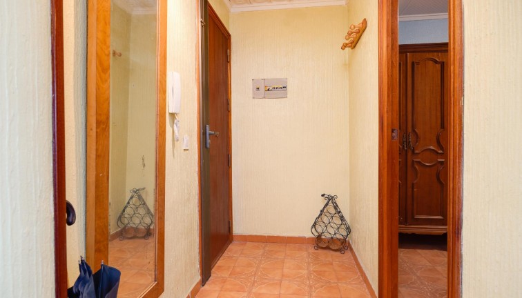 Resale - Apartment - Torrevieja - Acequion