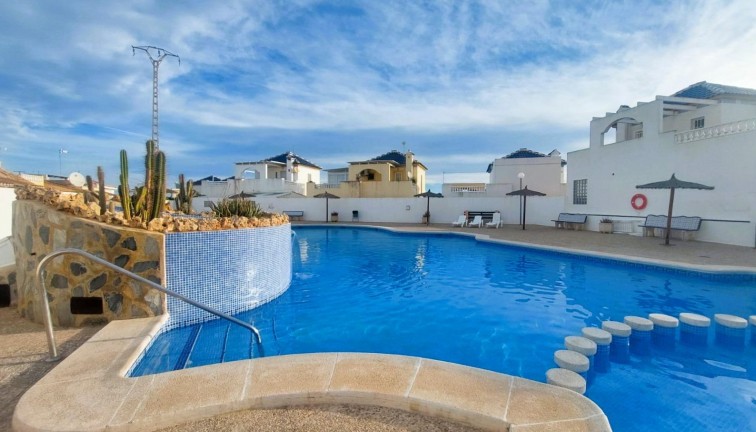 Resale - Chalet - Torrevieja - Los Balcones