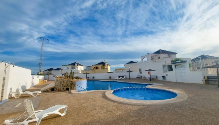 Resale - Chalet - Torrevieja - Los Balcones