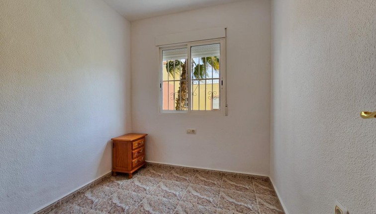 Jälleenmyynti - Bungalow - Orihuela - Calle Aneto, 03189