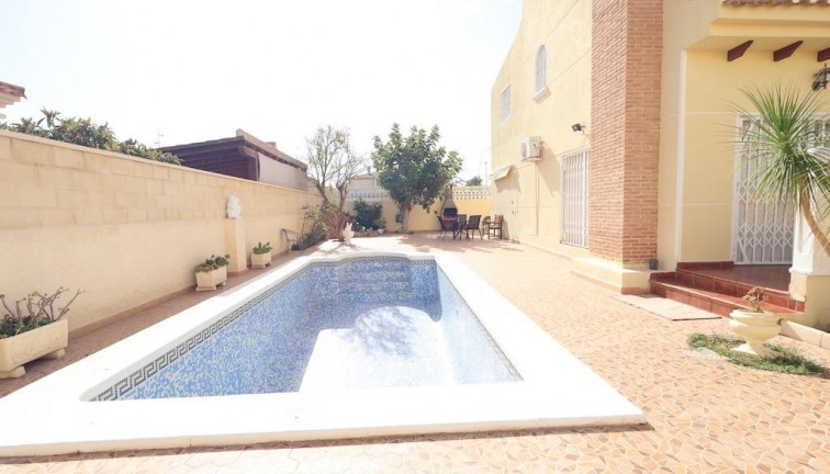 Resale - Chalet - Orihuela Costa - Playa Flamenca