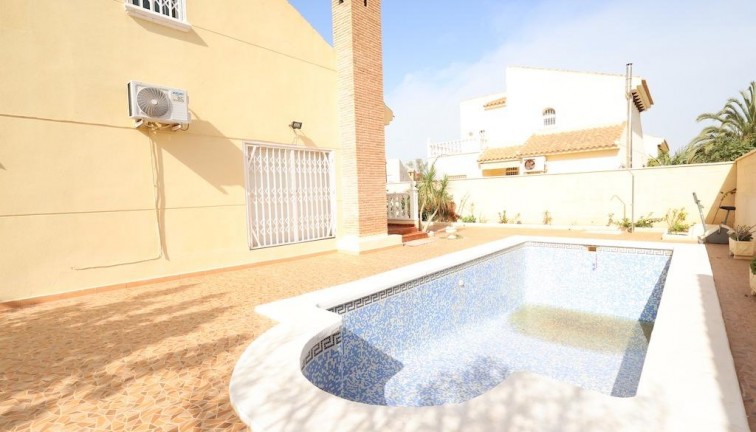 Resale - Chalet - Orihuela Costa - Playa Flamenca