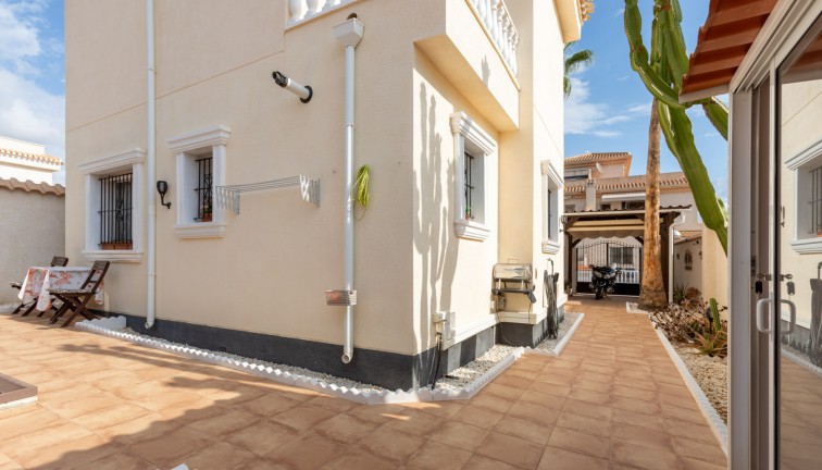 Resale - Chalet - Orihuela Costa - Playa Flamenca