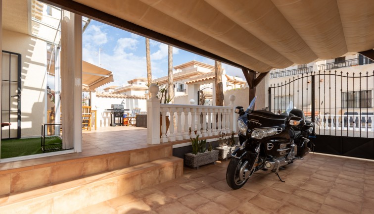 Resale - Chalet - Orihuela Costa - Playa Flamenca