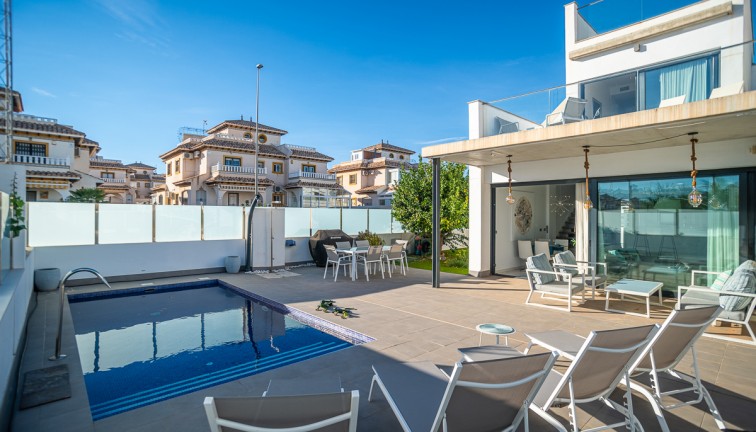 Resale - Chalet - Orihuela Costa - Lomas de Cabo Roig