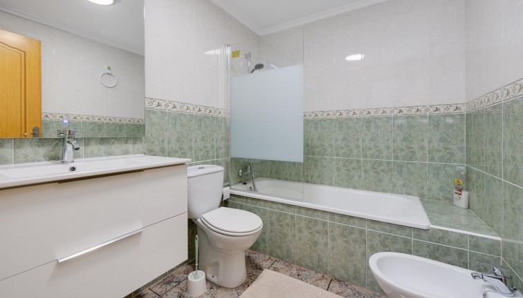 Resale - Apartment - Torrevieja - Acequion